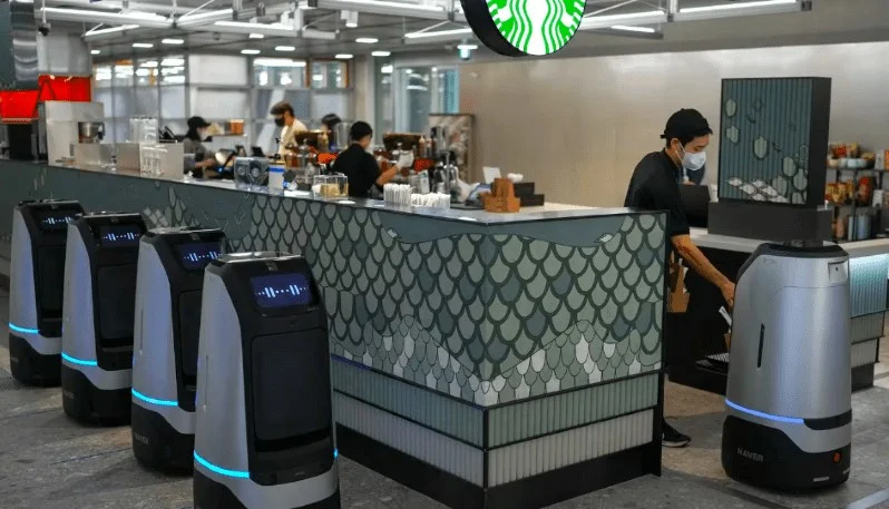 Starbucks inaugura su local 100% robotizado