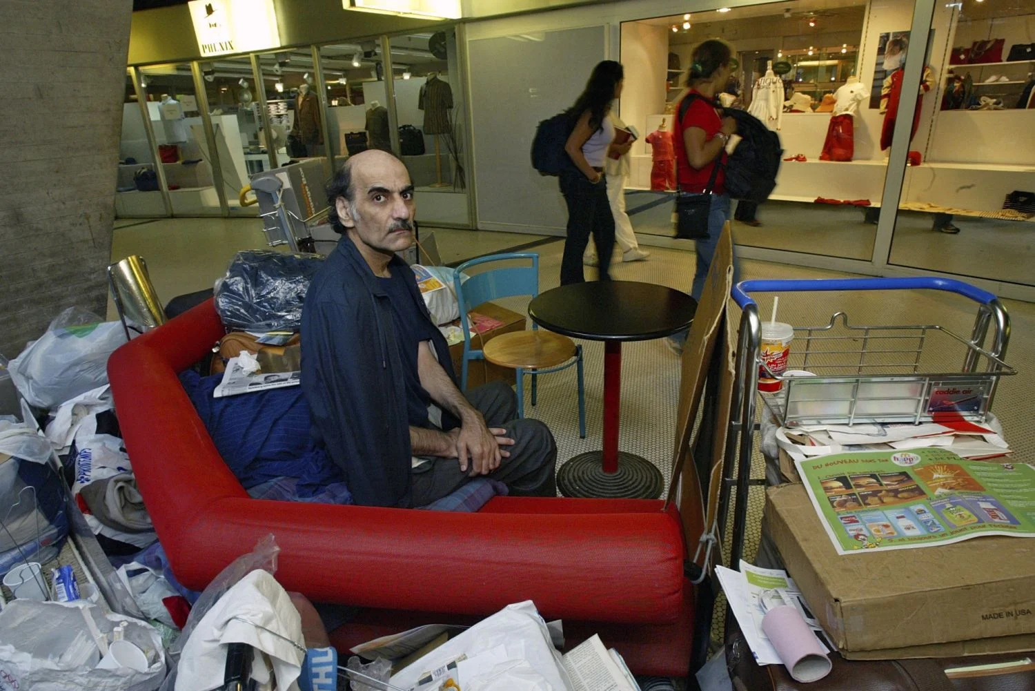 La historia real de La Terminal que te dejará con un nudo en la garganta 1 Merca2.es Karimi Nasseri: el hombre real detrás de la historia de La Terminal