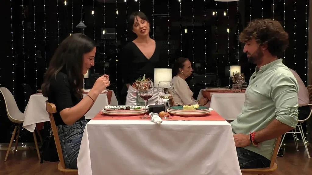 Óscar se emociona en ‘First Dates’ pero Sandra lo detiene con un tajante ‘¡No te flipes!’