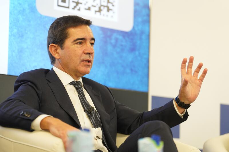 Torres asegura ante los socios de BBVA que la OPA sobre Sabadell es una «gran posibilidad» a aprovechar