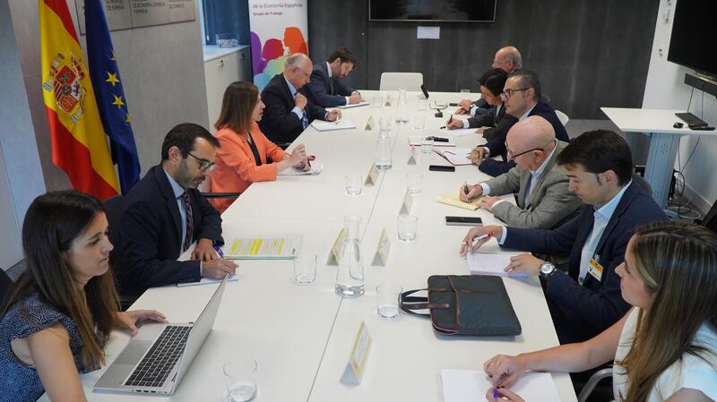 España se planta cara a cara con China: reunión urgente para proteger las exportaciones de carne porcina