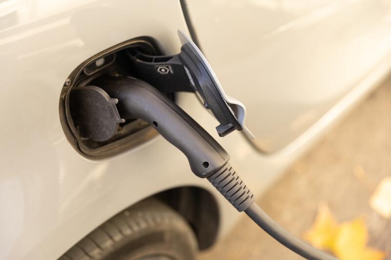 El 29% de los españoles está dispuesto a invertir en vehículos eléctricos, aunque piden mas innovación