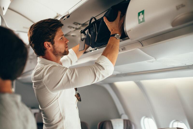 Revelan cuáles son las principales molestias para los españoles a la hora de viajar en un avión
