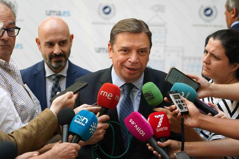 Planas vislumbra un pacto histórico: Gobierno, sindicatos y empresarios negocian la jornada laboral