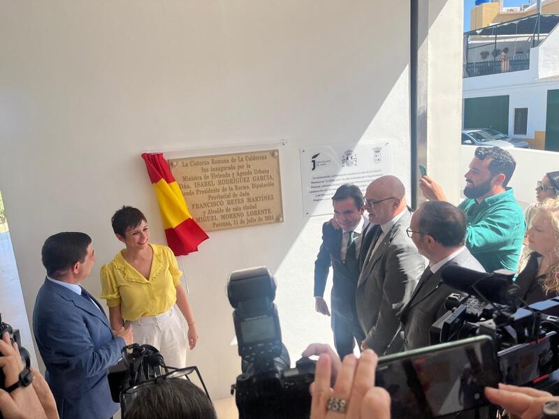 El Gobierno, a través de Rodríguez, manifiesta su compromiso de facilitar residencias a los estudiantes de universidades públicas