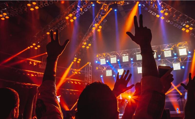 Los destinos turísticos confían en un incremento de casi el 1% en ingresos de locales de ocio nocturno este verano