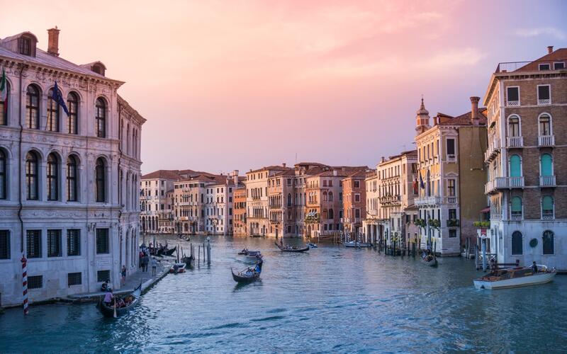 Venecia obtiene 2,2 millones de euros de su tasa turística y planea duplicar el precio en 2025