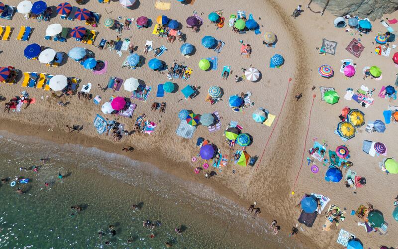Aumenta un 13% para este verano la demanda aérea a España, a pesar de las protestas contra el turismo