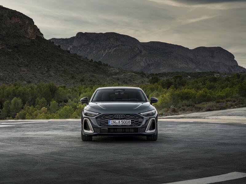 Audi lanza los modelos A5, los sucesores del A4 con propulsores de combustión