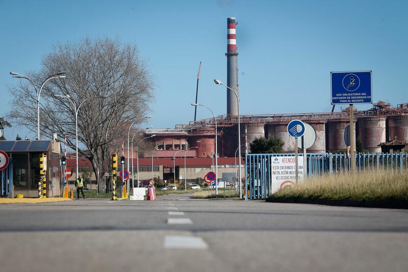 Alcoa advierte sobre el agotamiento de fondos en San Cibrao a fin de año, a pesar de la mejora en los precios del aluminio y la alúmina