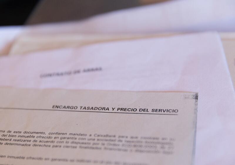 Las plataformas inmobiliarias señalan que la bajada en firmas de hipotecas obedece a los tipos de interés y la volatilidad en compraventas