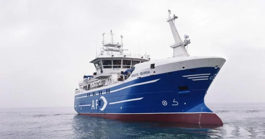 El Argos Georgia enfrenta un rescate complicado por las difíciles condiciones y la distancia a la costa