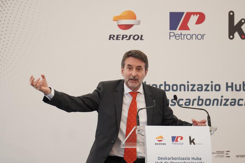 Imaz, de Repsol, opina que hay razones para pensar que el impuesto a las energéticas ya pertenece al pasado