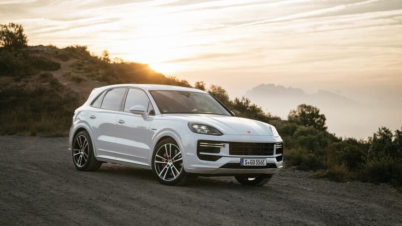 La nueva generación del Porsche Cayenne incorporará tres sistemas de propulsión electrificados
