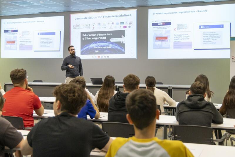 Más de 20.300 personas podrán formarse en educación financiera gracias a el programa Edufinet, de Unicaja