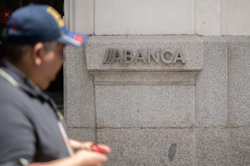 Abanca eleva sus ganancias un 48,5% en el primer semestre