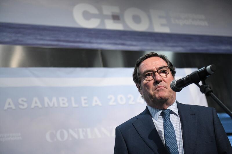 La CEOE alberga esperanzas de un crecimiento que supere el 2,5%, aunque alertan de la lenta reactivación de la inversión