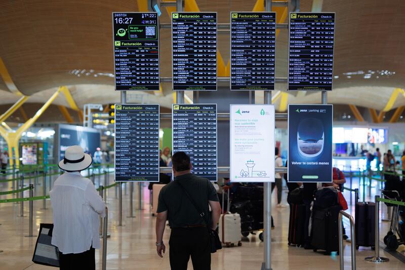 Los aeropuertos de España harán frente a 34.581 vuelos en el primer fin de semana de agosto, un 5,3% más que en 2023