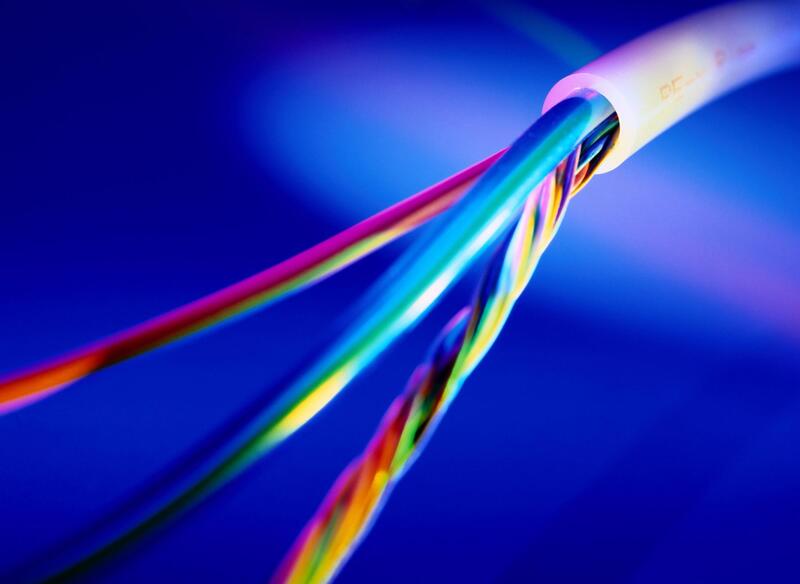 Telefónica y Vodafone España crearán una ‘joint venture’ de fibra óptica y buscan un tercer inversor