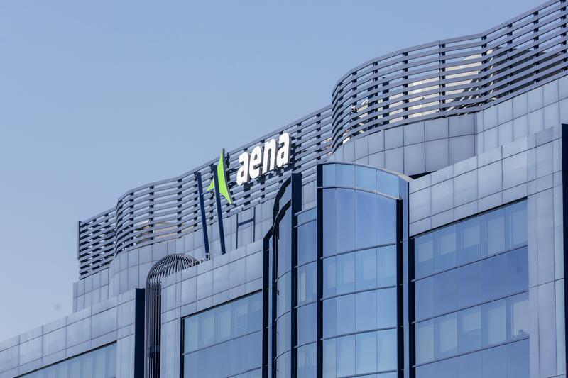 Aena ganó 808,6 millones hasta junio debido al tráfico y los ingresos comerciales