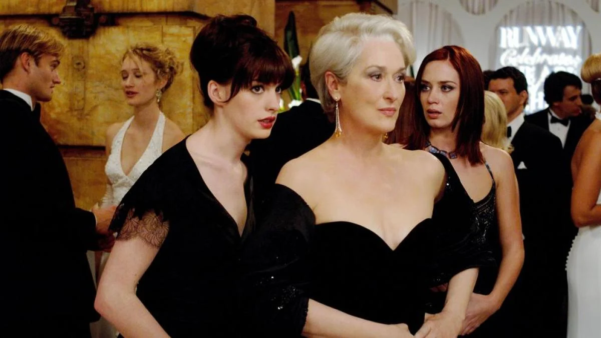 Anne Hathaway no repite en la secuela de esta gran película de Meryl Streep y Emily Blunt