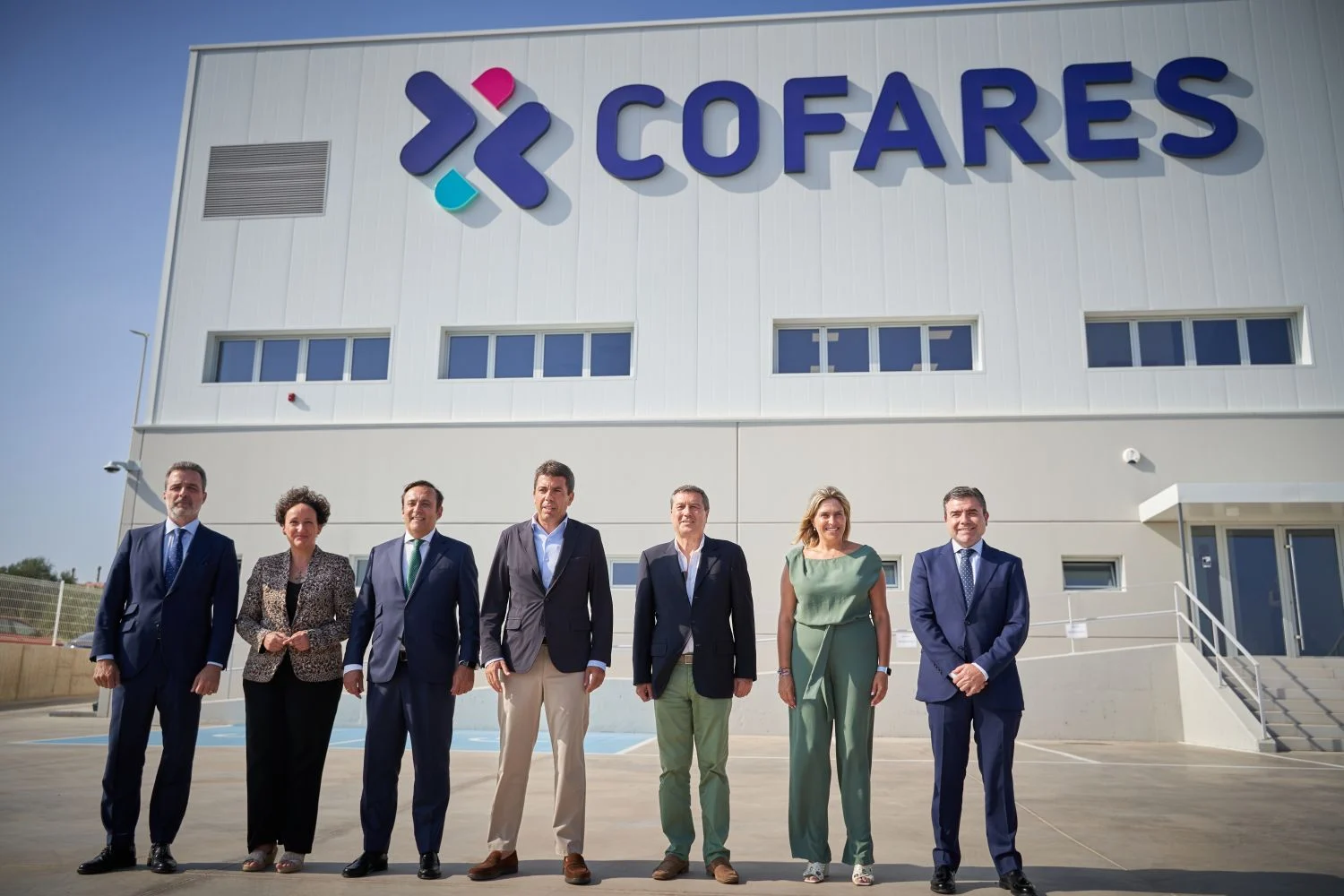 Eduardo Pastor inaugura el nuevo centro logístico de Cofares en Onda