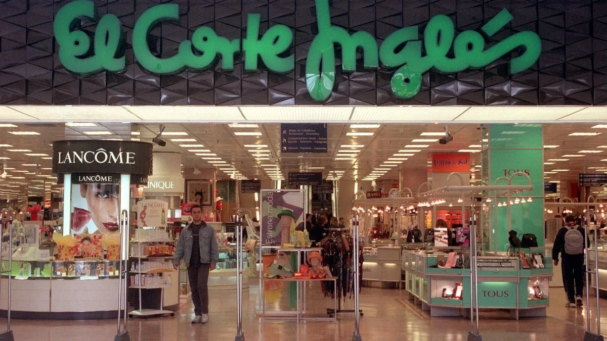 Da igual la edad que tengas, El Corte Inglés tiene los bañadores efecto tipazo que arrasan este verano