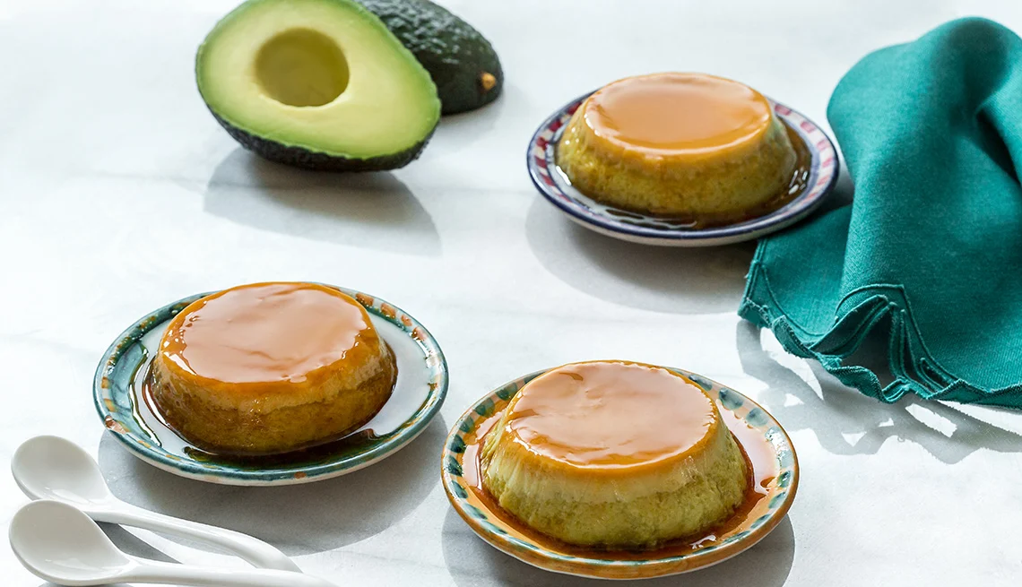 Déjate sorprender por este increíble y exótico flan de aguacate