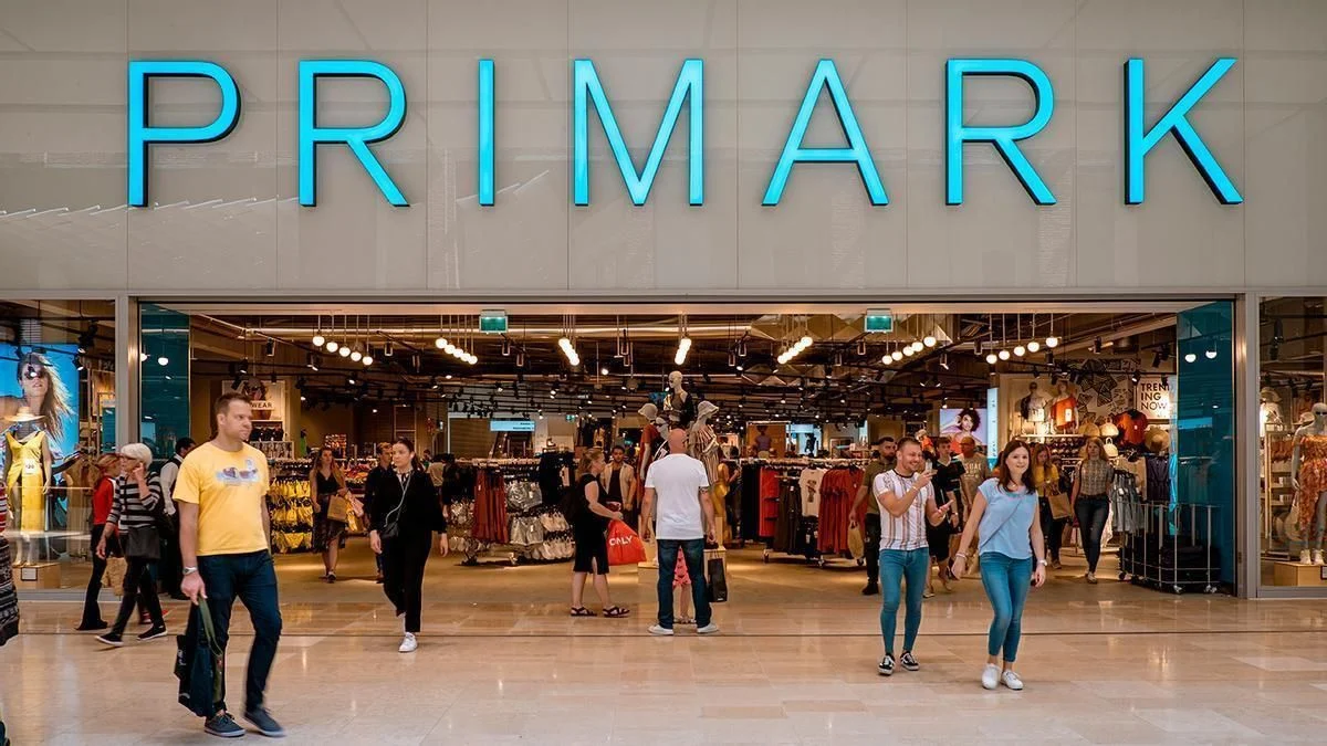 Primark desvela su colección de blusas y camisas para presumir con pantalones esta primavera