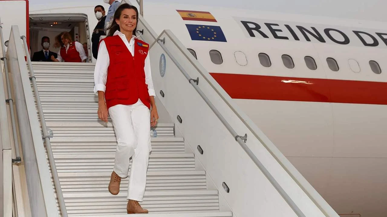 La Reina Letizia rompe esquemas al viajar en avión para hacer sus compras habituales