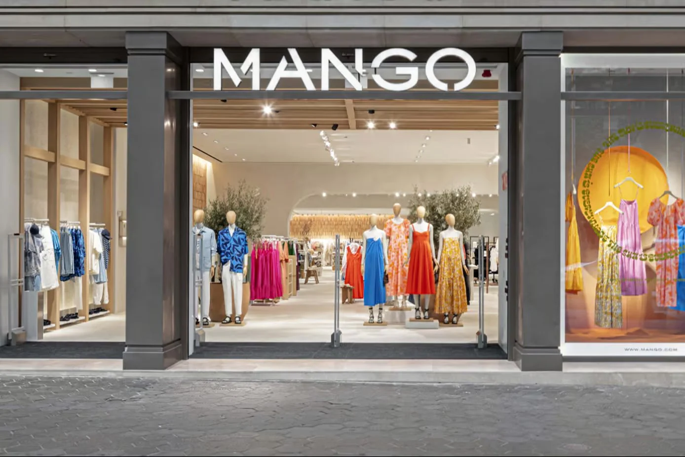 Las novedades de Mango esta semana están protagonizadas por vestidos print animal y bolsos entre otras muchas prendas