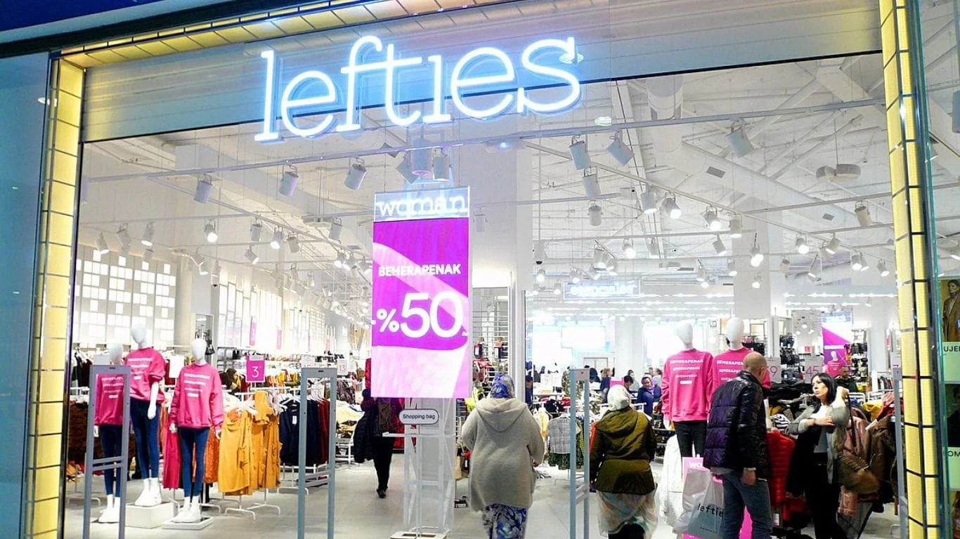 Lefties presenta el vestido otoñal que compite con Massimo Dutti por menos de 20€