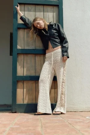 PANTALÓN PUNTO ENCAJE LATERAL