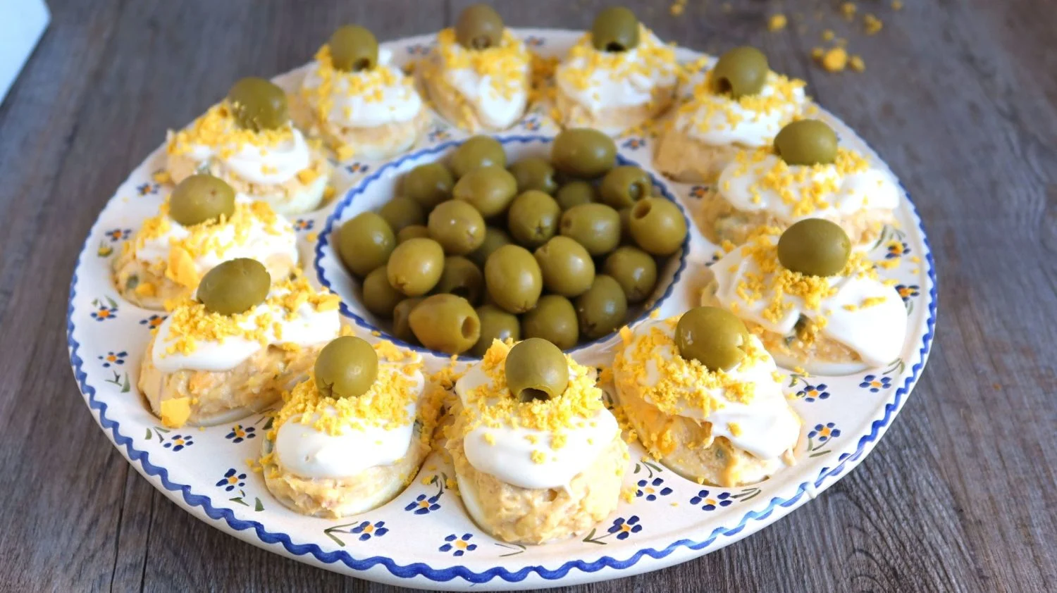 Receta de huevos rellenos de atún, un aperitivo de lo más refrescante