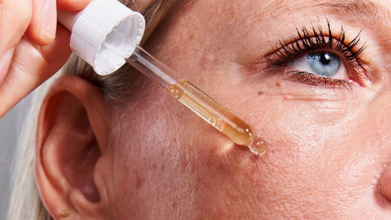 Secretos de famosas: qué usan en lugar de retinol para evitar arrugas