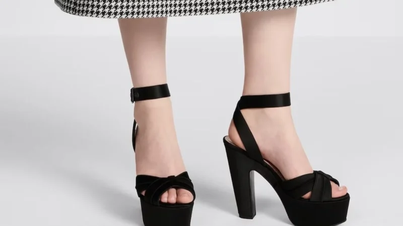 Las sandalias de Dior que están marcando tendencia y que puedes conseguir por pocos euros 2 Merca2.es Detalles de las sandalias Dior, las más elegidas