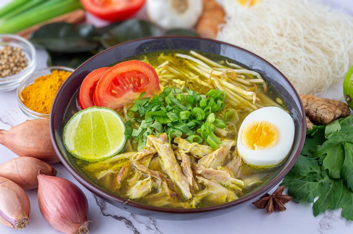 Soto Ayam o cómo preparar la sopa de pollo indonesa que conquista paladares