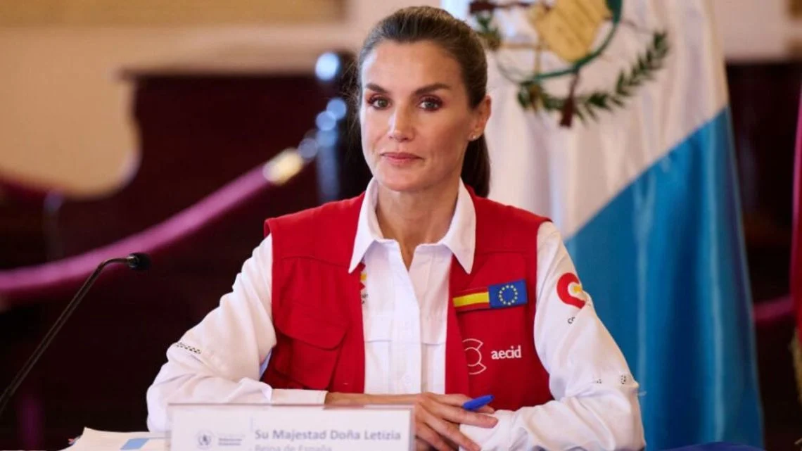 Tachan a la Reina Letizia de ‘xenófoba y narcisista’