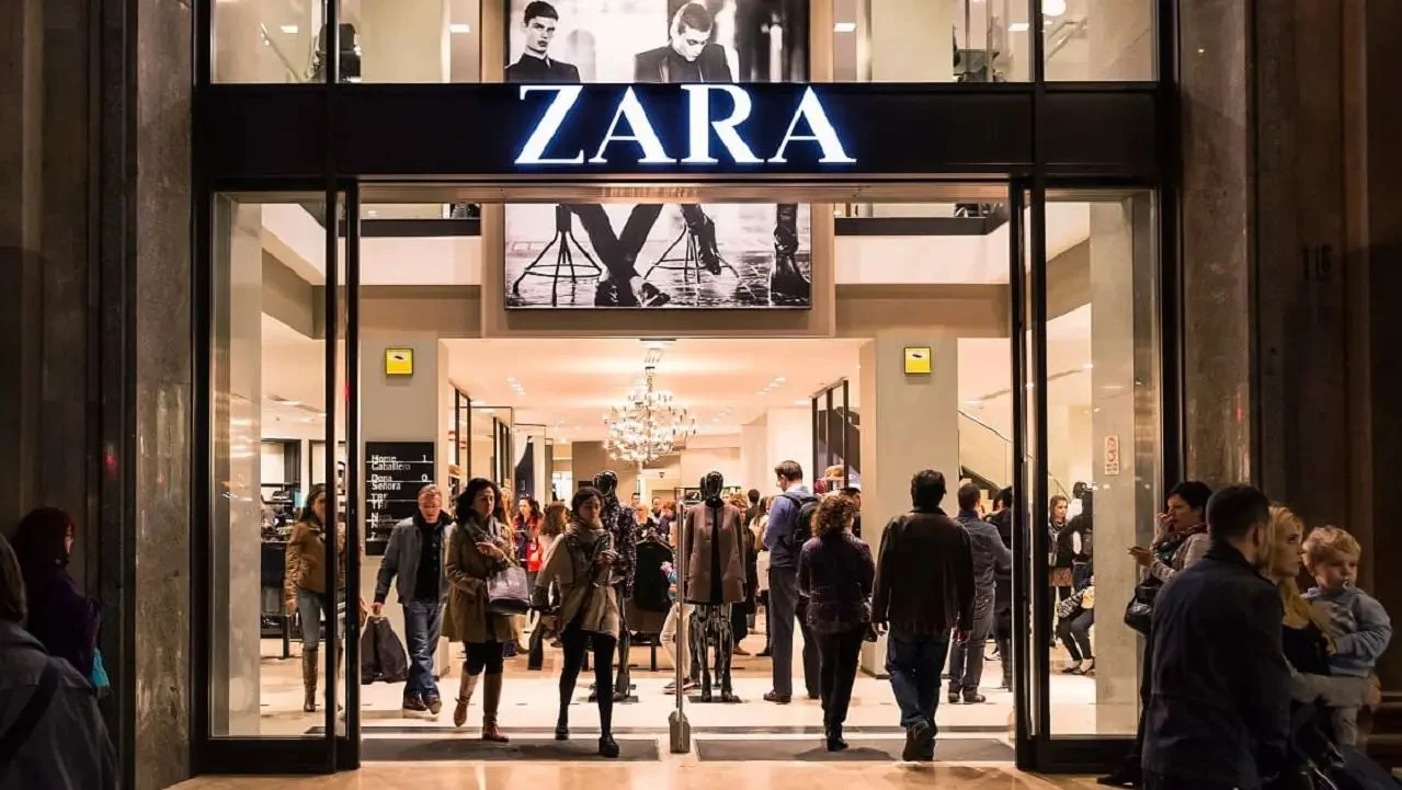 Corre a por los mejores vestidos que quedan rebajados en Zara y triunfa este verano