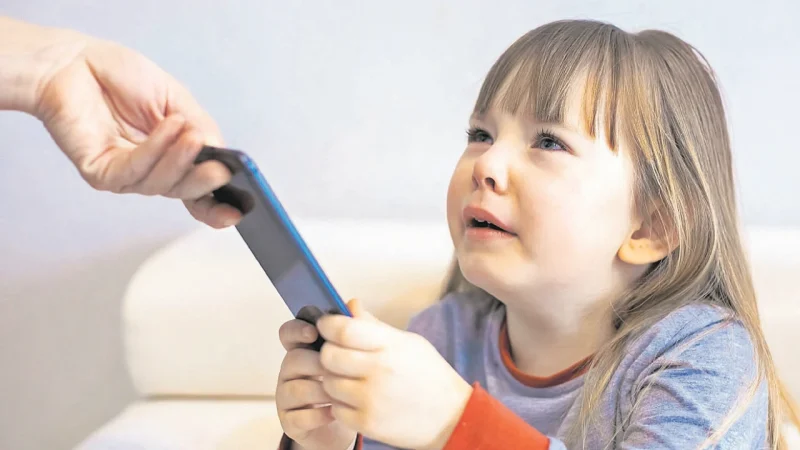 Adiós a la adicción digital: 3 hábitos para que tus hijos disfruten de la vida real 66 Merca2.es Adicción digital: uso problemático de pantallas