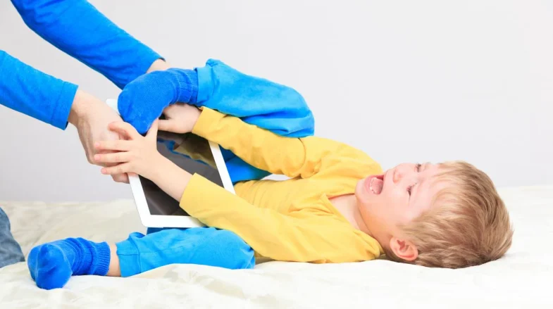  Adiós a la adicción digital: 3 hábitos para que tus hijos disfruten de la vida real