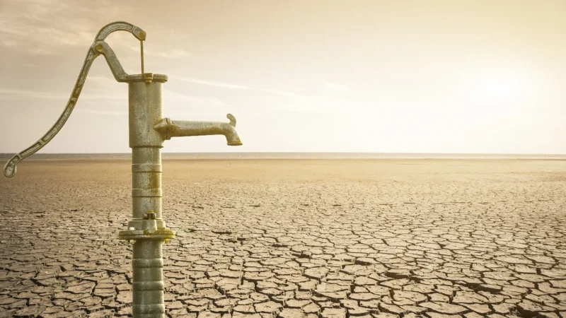 ¡Adiós sequía! Un español descubre cómo crear agua en el mismo desierto 1 Merca2.es Agua sequia