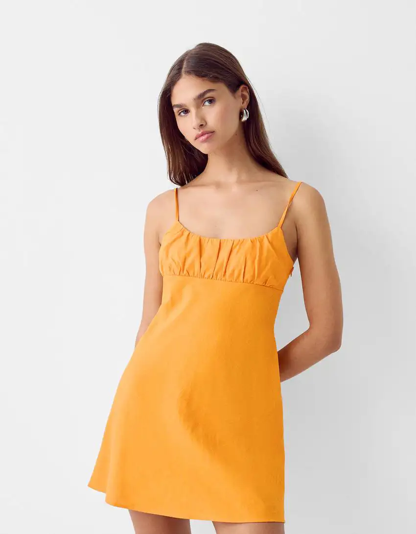 Bershka lanza esta colección de vestidos mini para ir fresquita estas calurosas noches de verano