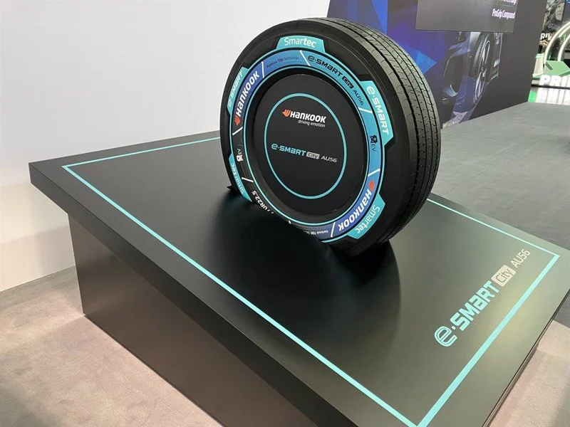 Hankook innova en neumáticos para transporte urbano eléctrico al presentar el e-Smart City AU56 para autobuses