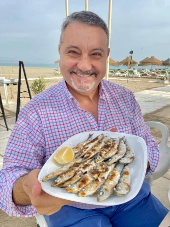 El experto gastronómico Nacho Sandoval, jurado en la décima edición del Concurso de espetos de Torremolinos 1 Merca2.es espeto2 Merca2.es