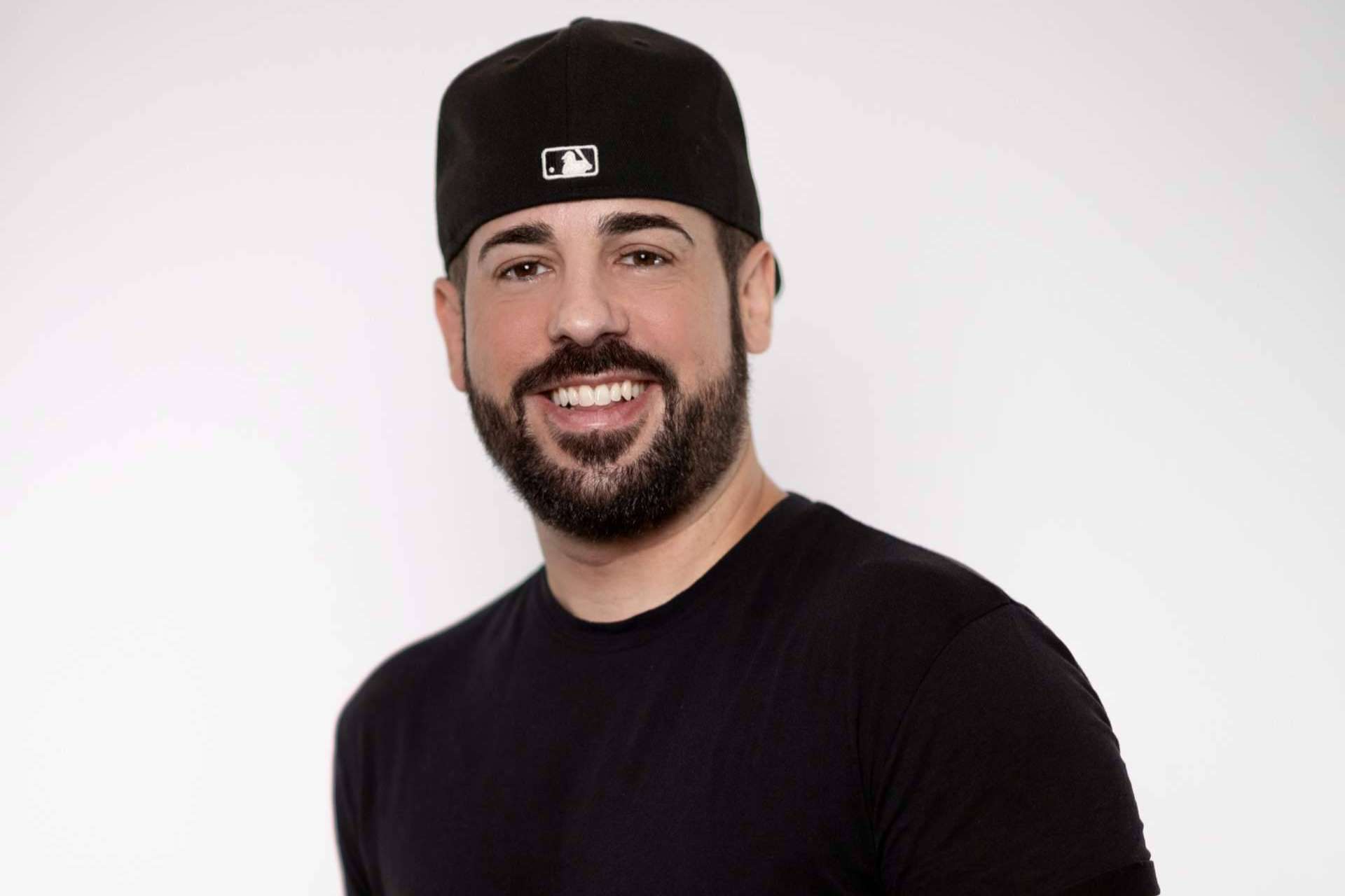 El propósito de Txiki Bastida, es hacer feliz a la gente a través del baile.