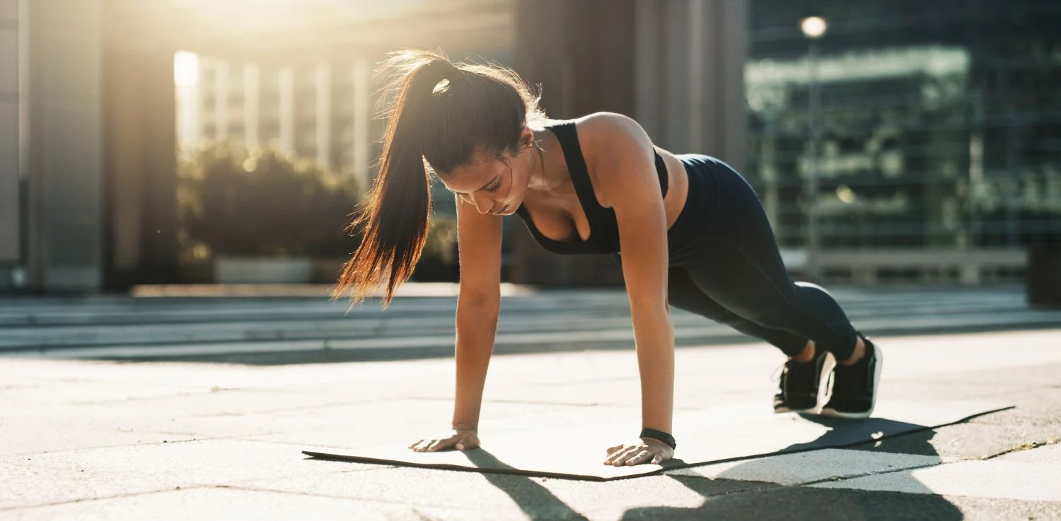 La rutina con la que ganarás fuerza sin necesidad de ir al gimnasio