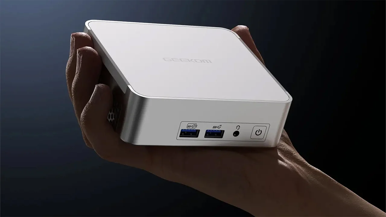 ¿Problemas de espacio pero necesitas un PC potente y versátil? GEEKOM XT13 Pro es lo que estás buscando