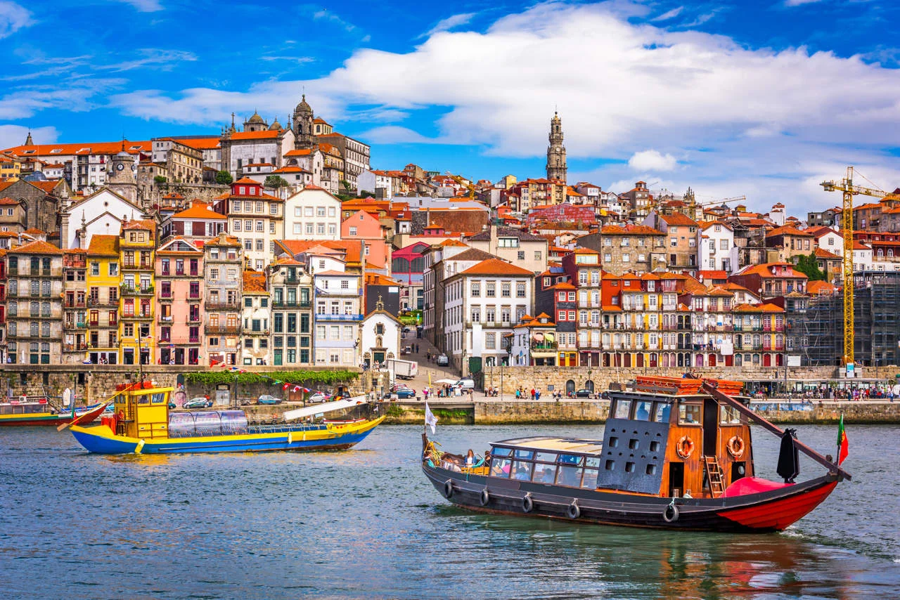 Oporto, el tesoro del Douro entre monumentos, vino y azulejos