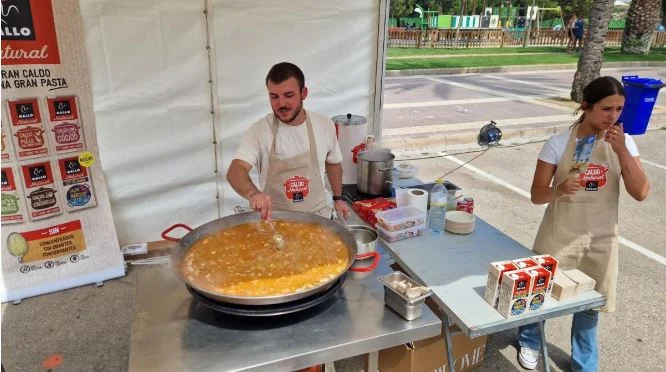 Grupo Gallo lleva su nuevo caldo natural de marisco al Concurso Internacional de Paella de Sueca, junto a los expertos mundiales
